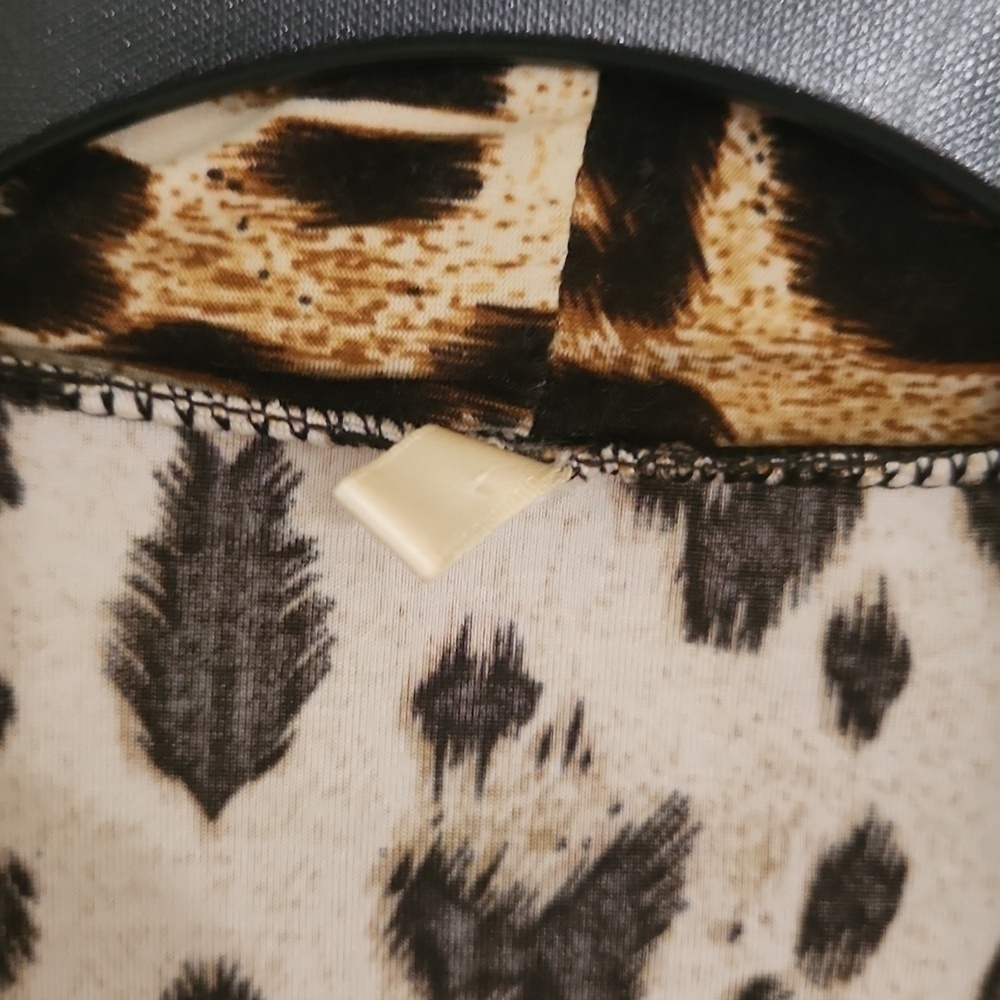 2for$10 Boutique Cheetah Print Cardigan Size Small Career office Casual - Picture 4 of 10